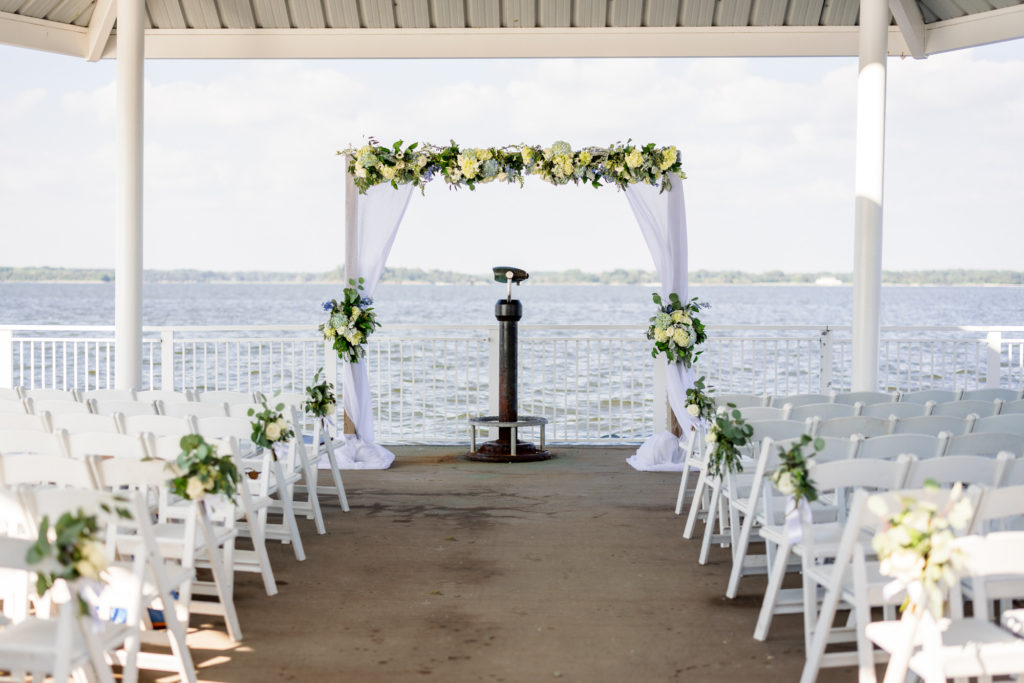 classic and chic black tie eastern shore wedding ceremony